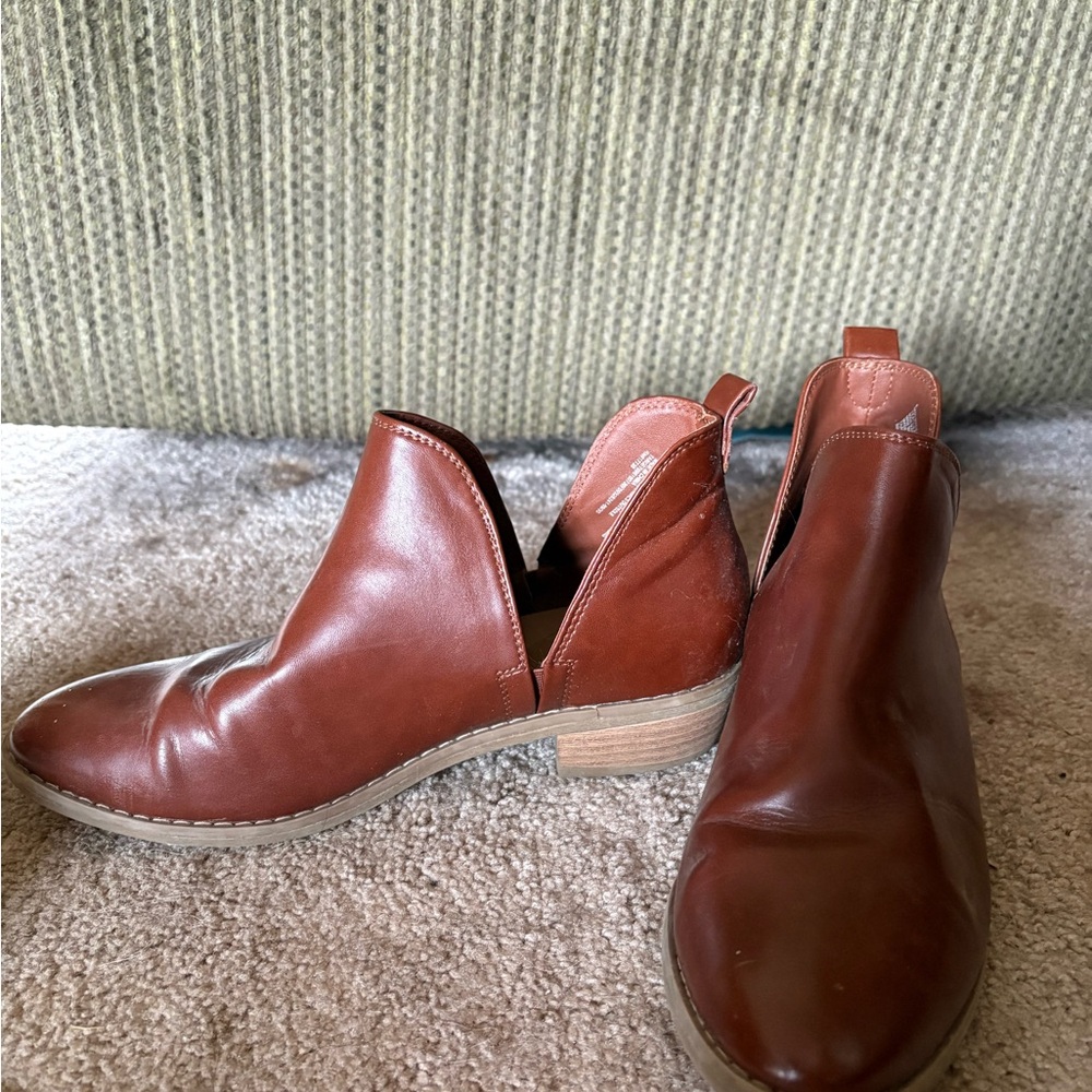 Universal Thread Chestnut Brown Leather Cutout Ankle Boots